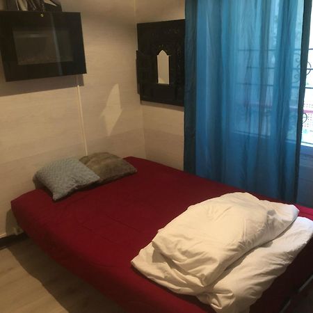 Studio "Maryline" Sejours Parisiens Abordables - Rez De Chaussee Sur Beau Patio Ombrage- Accessible Handcaps - Grand Canape-Lit Clic Clac 2 Places - Cuisine Equipee - Salle De Bains - 5 Minutes Du Metro Brochant Ligne 13,Bus 74 Et 31 Exteriör bild