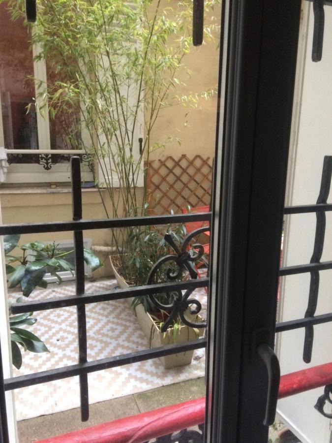 Studio "Maryline" Sejours Parisiens Abordables - Rez De Chaussee Sur Beau Patio Ombrage- Accessible Handcaps - Grand Canape-Lit Clic Clac 2 Places - Cuisine Equipee - Salle De Bains - 5 Minutes Du Metro Brochant Ligne 13,Bus 74 Et 31 Exteriör bild