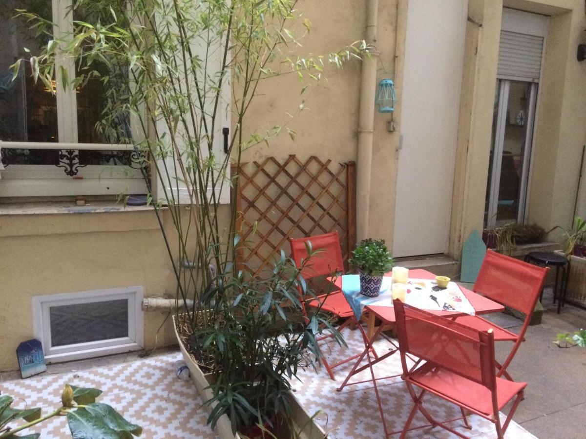 Studio "Maryline" Sejours Parisiens Abordables - Rez De Chaussee Sur Beau Patio Ombrage- Accessible Handcaps - Grand Canape-Lit Clic Clac 2 Places - Cuisine Equipee - Salle De Bains - 5 Minutes Du Metro Brochant Ligne 13,Bus 74 Et 31 Exteriör bild