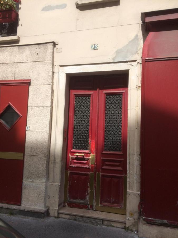 Studio "Maryline" Sejours Parisiens Abordables - Rez De Chaussee Sur Beau Patio Ombrage- Accessible Handcaps - Grand Canape-Lit Clic Clac 2 Places - Cuisine Equipee - Salle De Bains - 5 Minutes Du Metro Brochant Ligne 13,Bus 74 Et 31 Exteriör bild