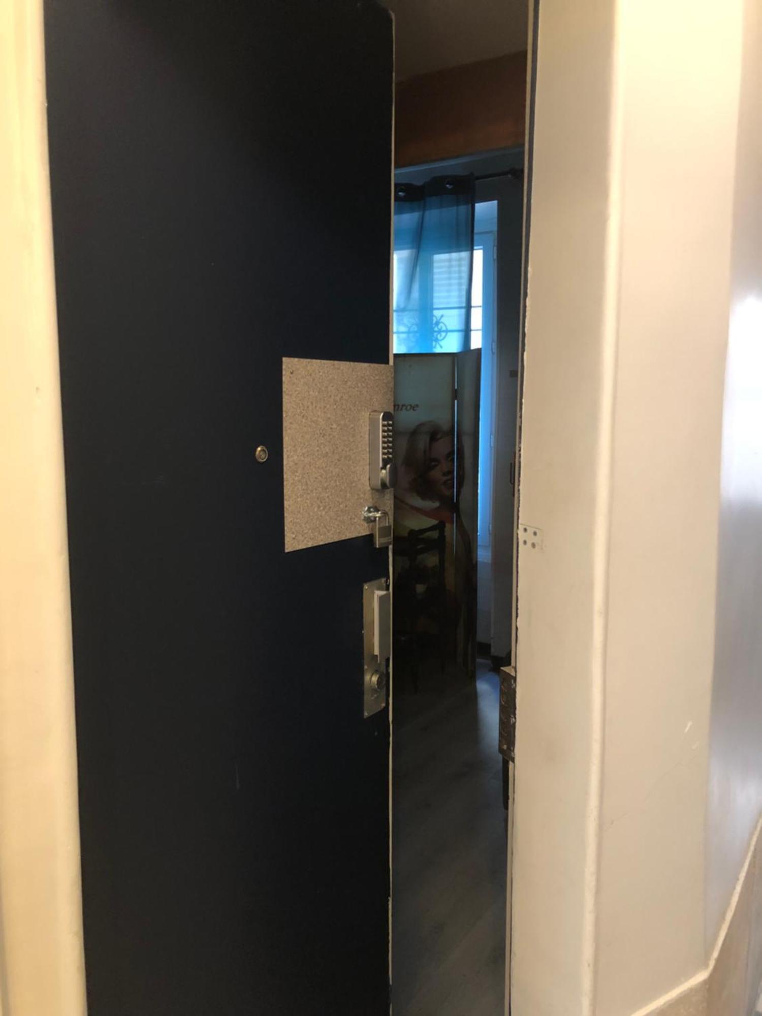 Studio "Maryline" Sejours Parisiens Abordables - Rez De Chaussee Sur Beau Patio Ombrage- Accessible Handcaps - Grand Canape-Lit Clic Clac 2 Places - Cuisine Equipee - Salle De Bains - 5 Minutes Du Metro Brochant Ligne 13,Bus 74 Et 31 Exteriör bild