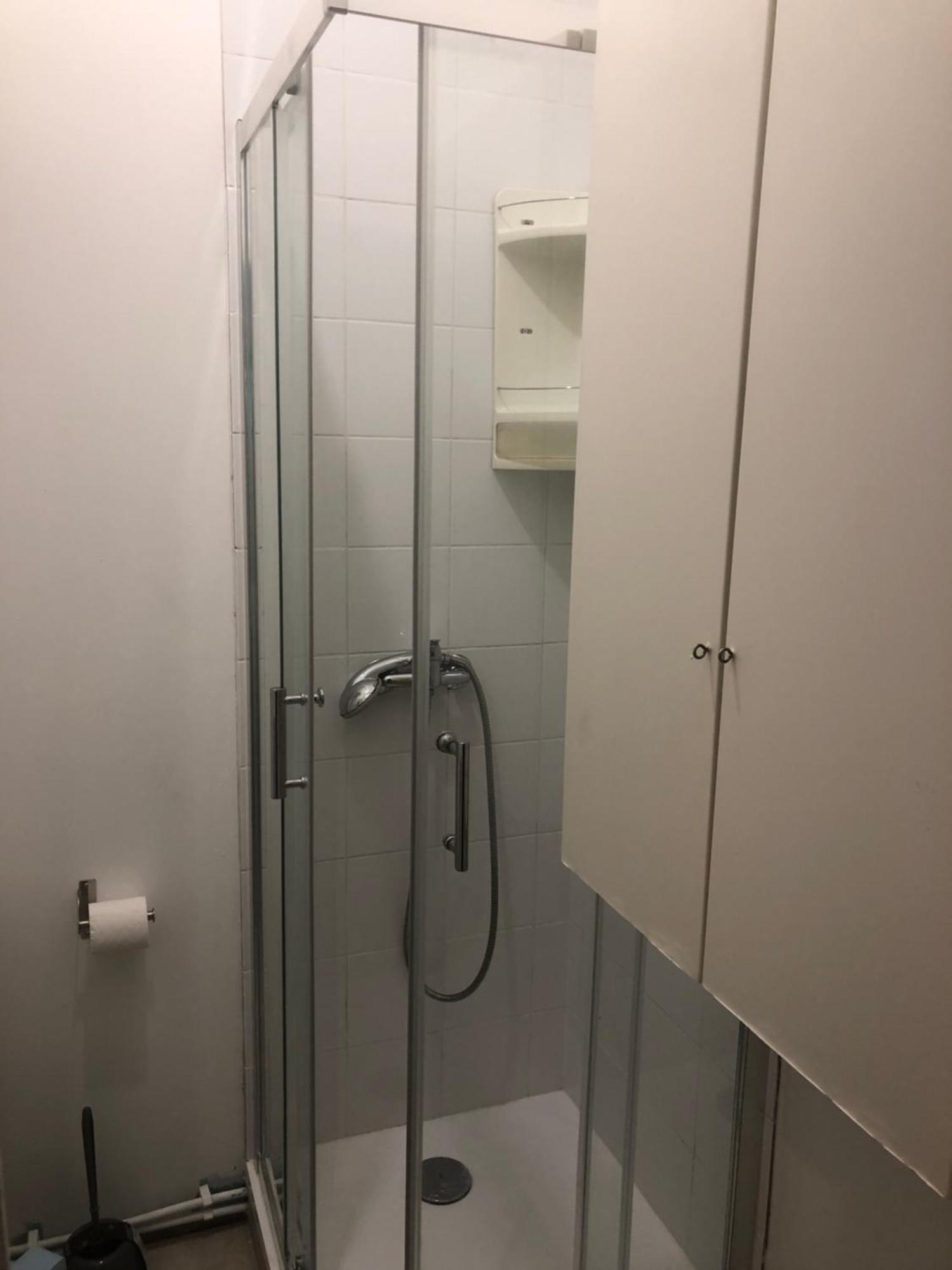 Studio "Maryline" Sejours Parisiens Abordables - Rez De Chaussee Sur Beau Patio Ombrage- Accessible Handcaps - Grand Canape-Lit Clic Clac 2 Places - Cuisine Equipee - Salle De Bains - 5 Minutes Du Metro Brochant Ligne 13,Bus 74 Et 31 Exteriör bild