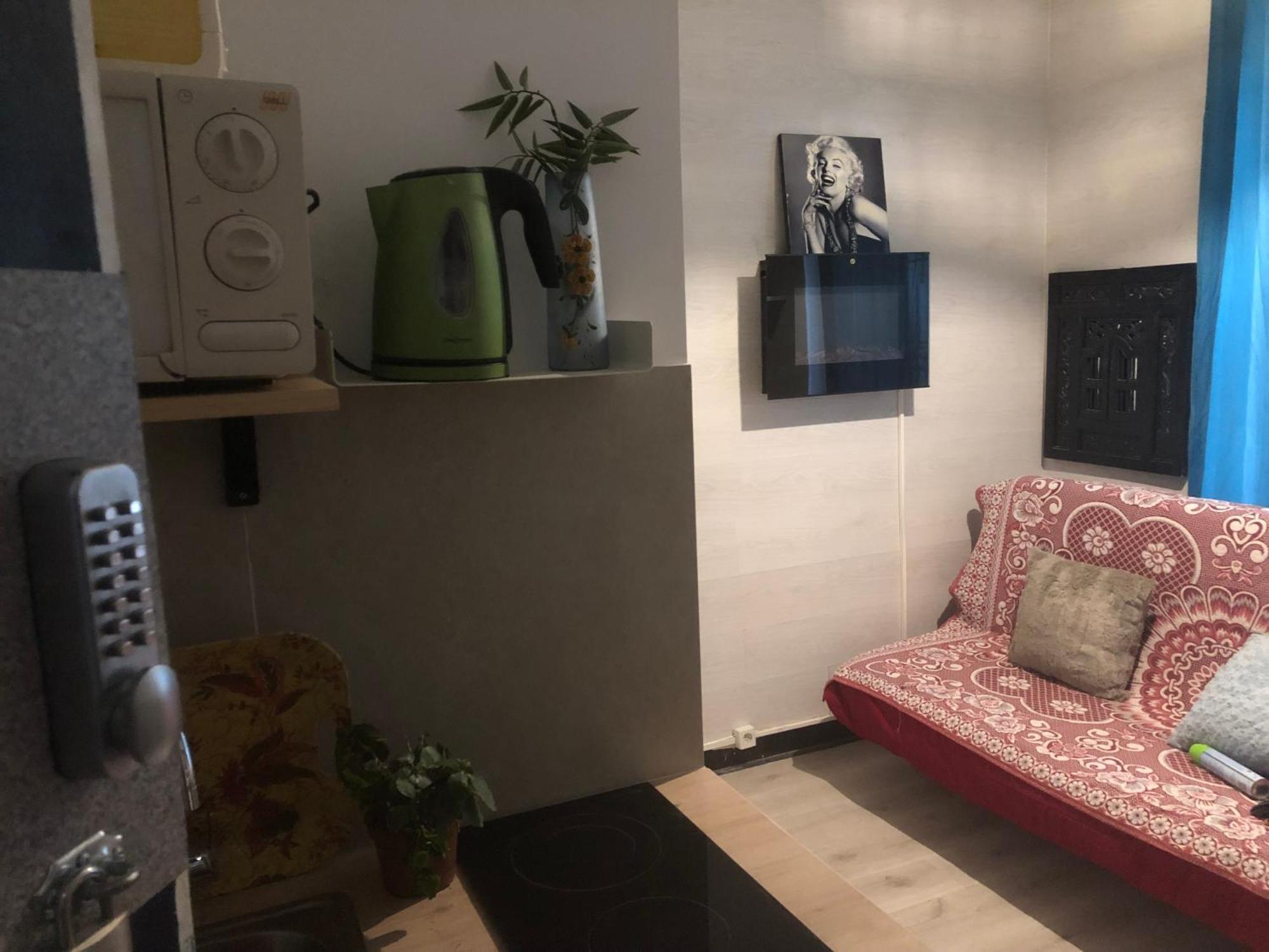 Studio "Maryline" Sejours Parisiens Abordables - Rez De Chaussee Sur Beau Patio Ombrage- Accessible Handcaps - Grand Canape-Lit Clic Clac 2 Places - Cuisine Equipee - Salle De Bains - 5 Minutes Du Metro Brochant Ligne 13,Bus 74 Et 31 Exteriör bild